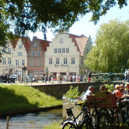 Frisian House Wallsbuell 度假居 *